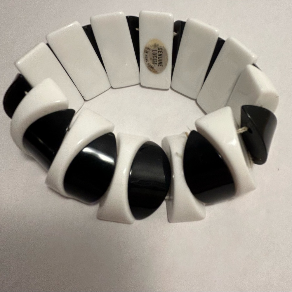 Vintage genuine lucite black white bracelet MOD MCM art deco bangle Hong Kong